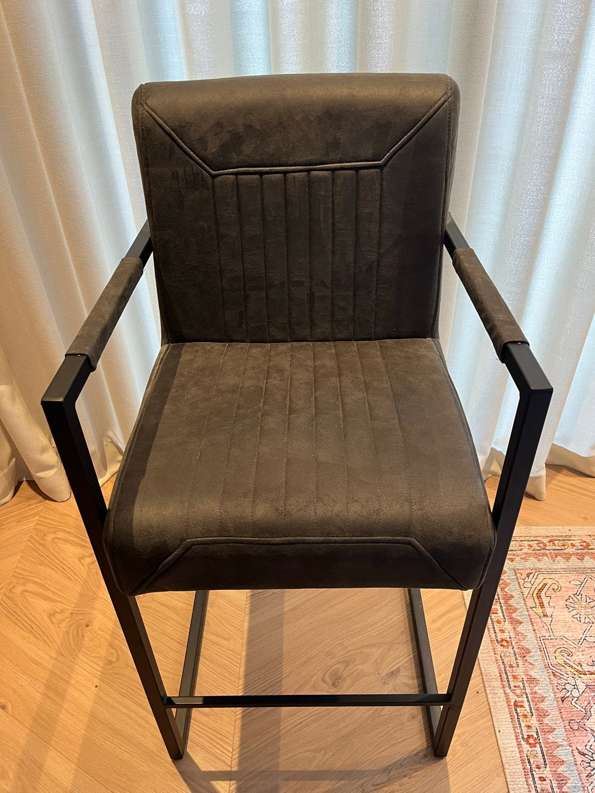 GRATIS nette bureau/barstoel, Huis en Inrichting, Barkrukken, Met voetsteun, Ophalen of Verzenden, Zo goed als nieuw, Metaal