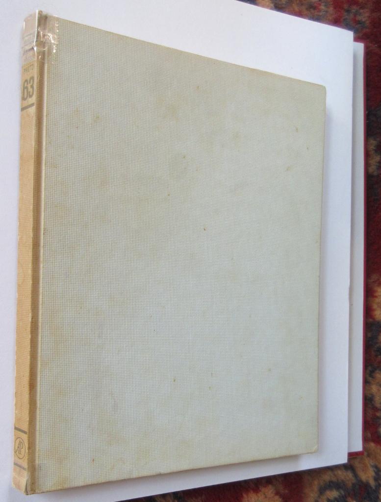 World Pressfoto 63, Gelezen, Fotografie algemeen, Ophalen of Verzenden, Diverse Auteurs