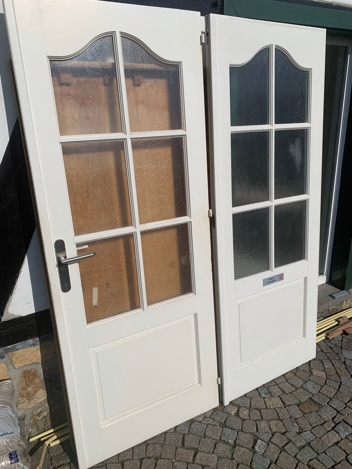 Set van twee witte deuren met glaspanelen, Doe-het-zelf en Verbouw, Deuren en Horren, Gebruikt, Binnendeur, 200 tot 215 cm, Minder dan 80 cm