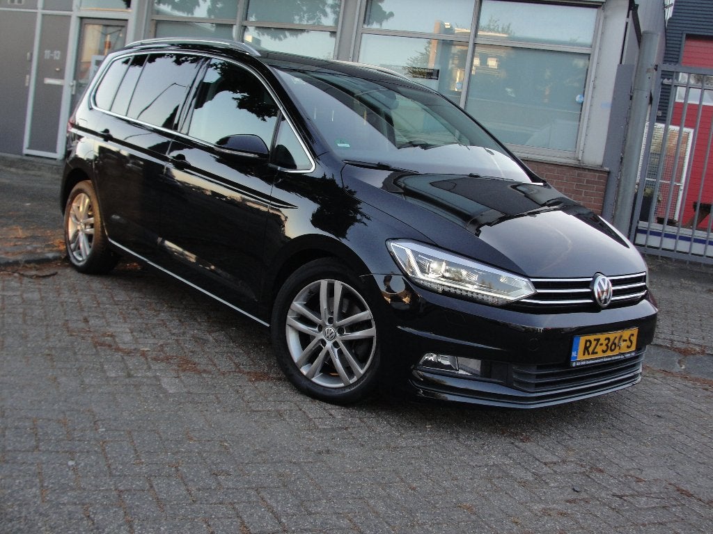 VW TOURAN 1.4 TSI/2017/AUTOMAAT/7-PERSONEN/INRUIL MOGELIJK, 4 cilinders, 150 pk, Alcantara, Zwart