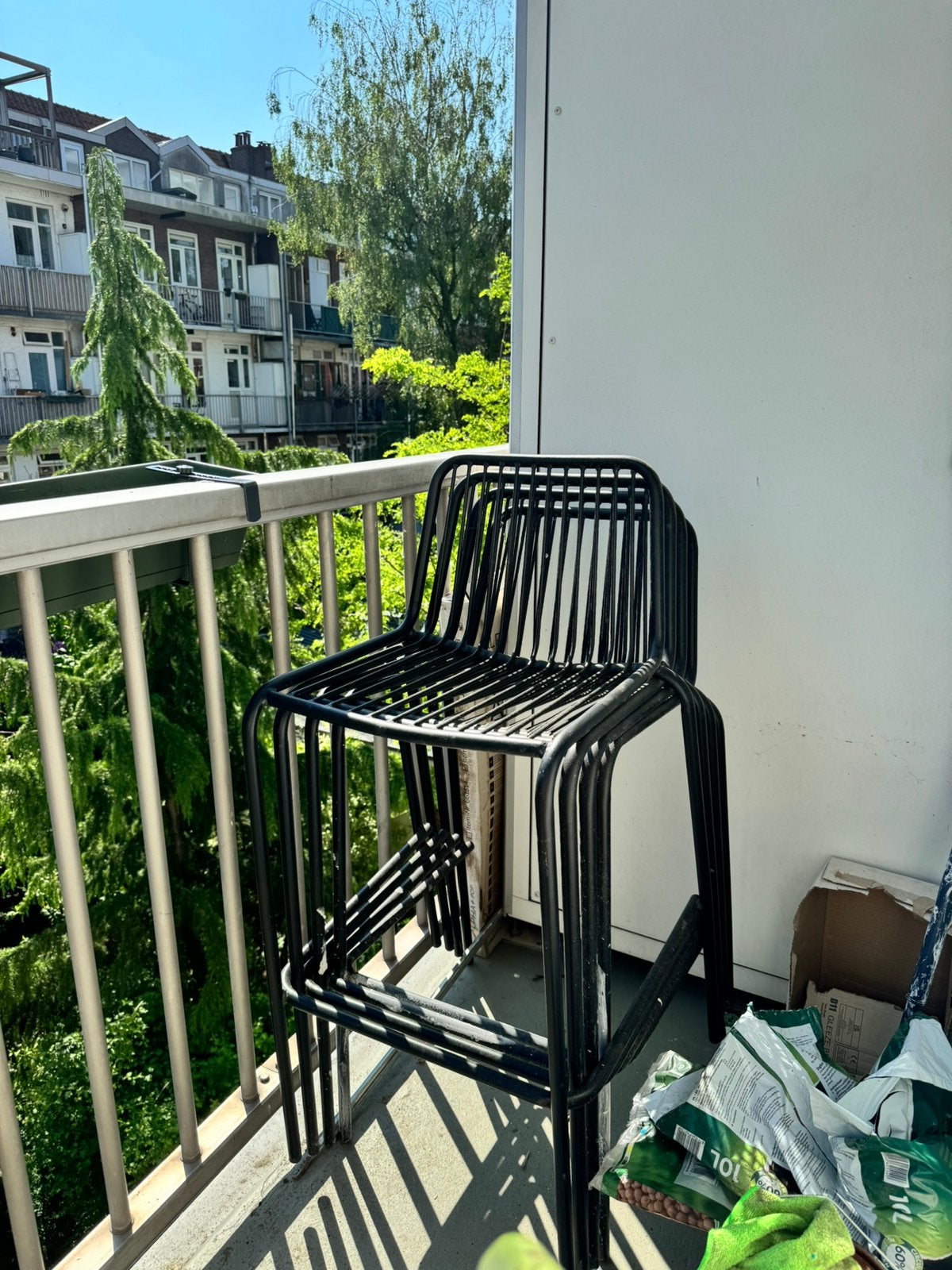 Black metal outdoor bar chairs, Huis en Inrichting, Barkrukken, 2 krukken, Ophalen, Zo goed als nieuw, 60 tot 90 cm