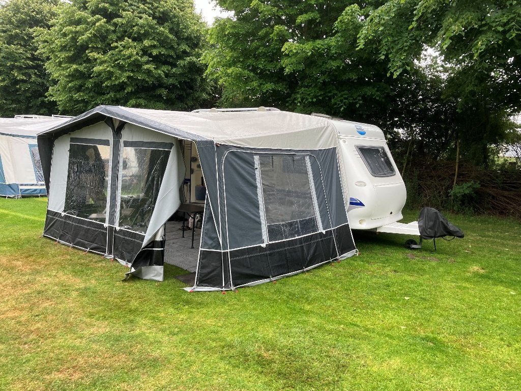 Hobby 400 de luxe easy 400, Caravans en Kamperen, Caravans, Particulier, tot en met 4, 750 - 1000 kg, Treinzit, Hobby, Dwarsbed