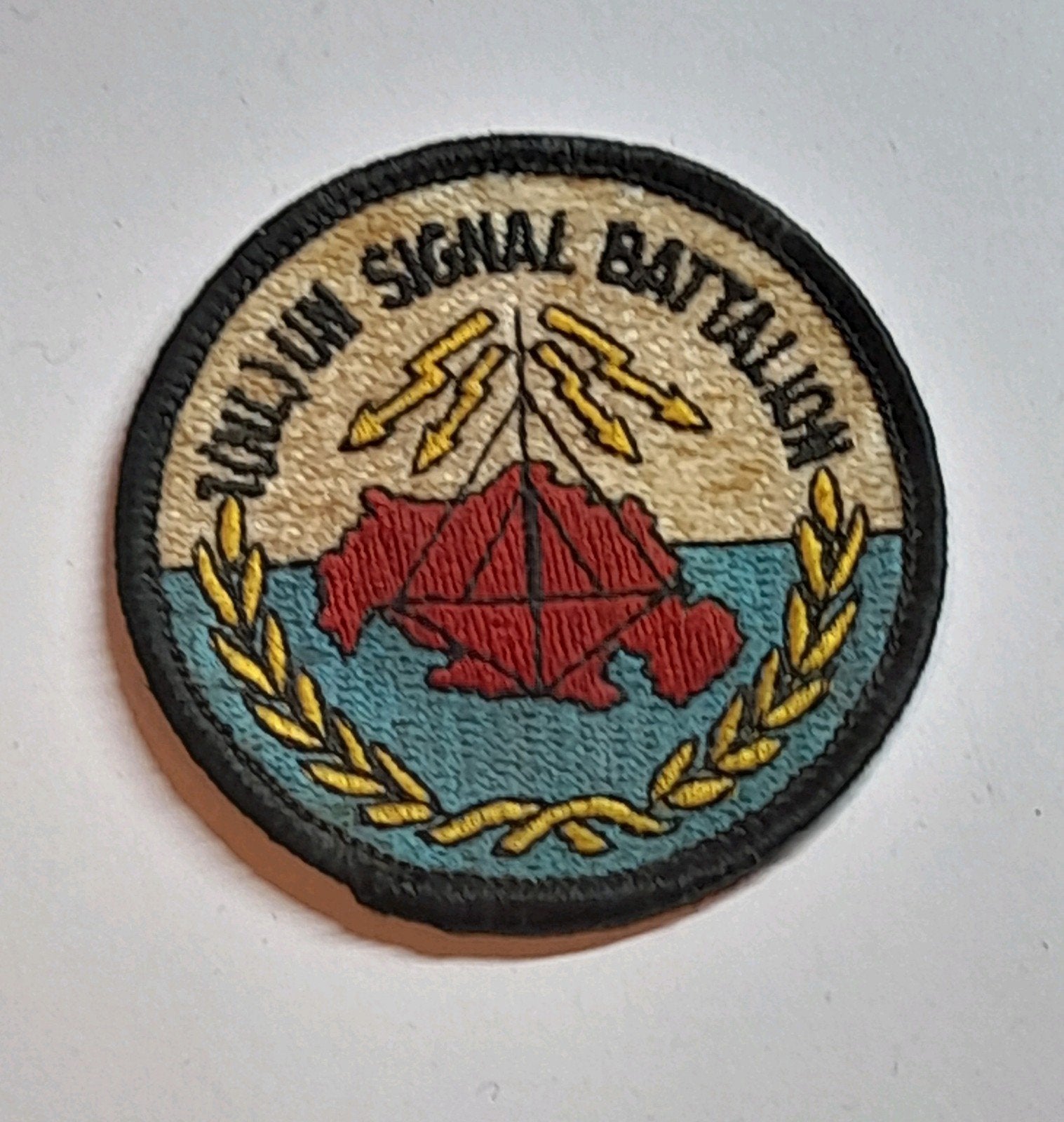 mouwembleem UNPROFOR UN SIGNAL BAT, Verzamelen, Ophalen of Verzenden, Landmacht, Nederland, Embleem of Badge
