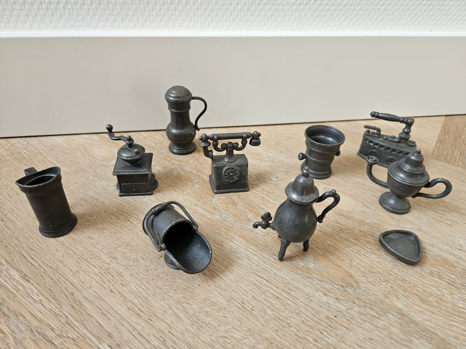 Set van 9 antieke tinnen miniaturen - diverse objecten, Ophalen of Verzenden
