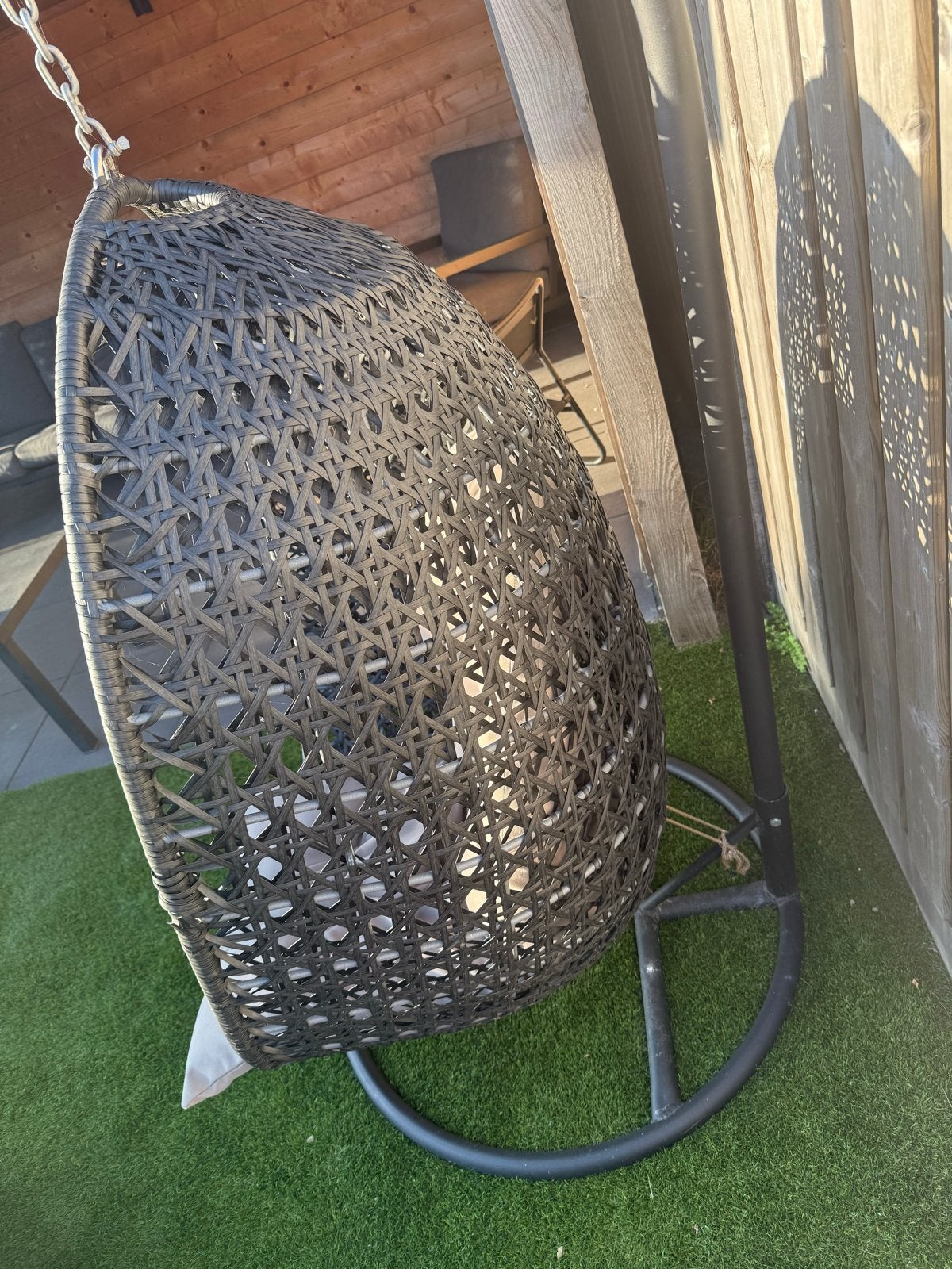 Zware kwaliteit hangstoel met standaard en kussens, Ophalen, Zo goed als nieuw, Wicker