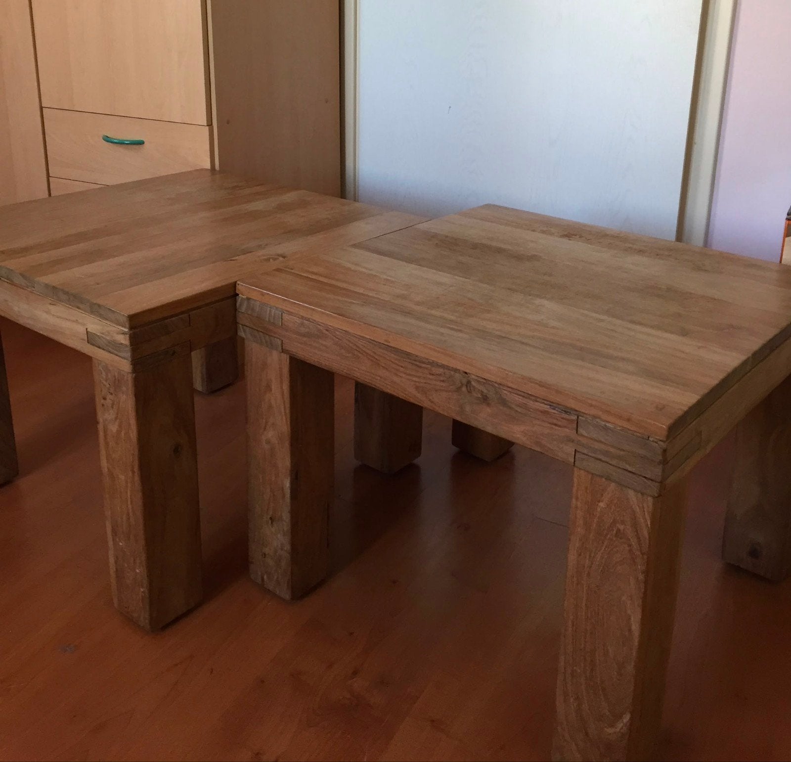 Twee massief eiken tafeltjes, Huis en Inrichting, Tafels | Eettafels, Ophalen, Gebruikt, 50 tot 100 cm, Tot twee personen