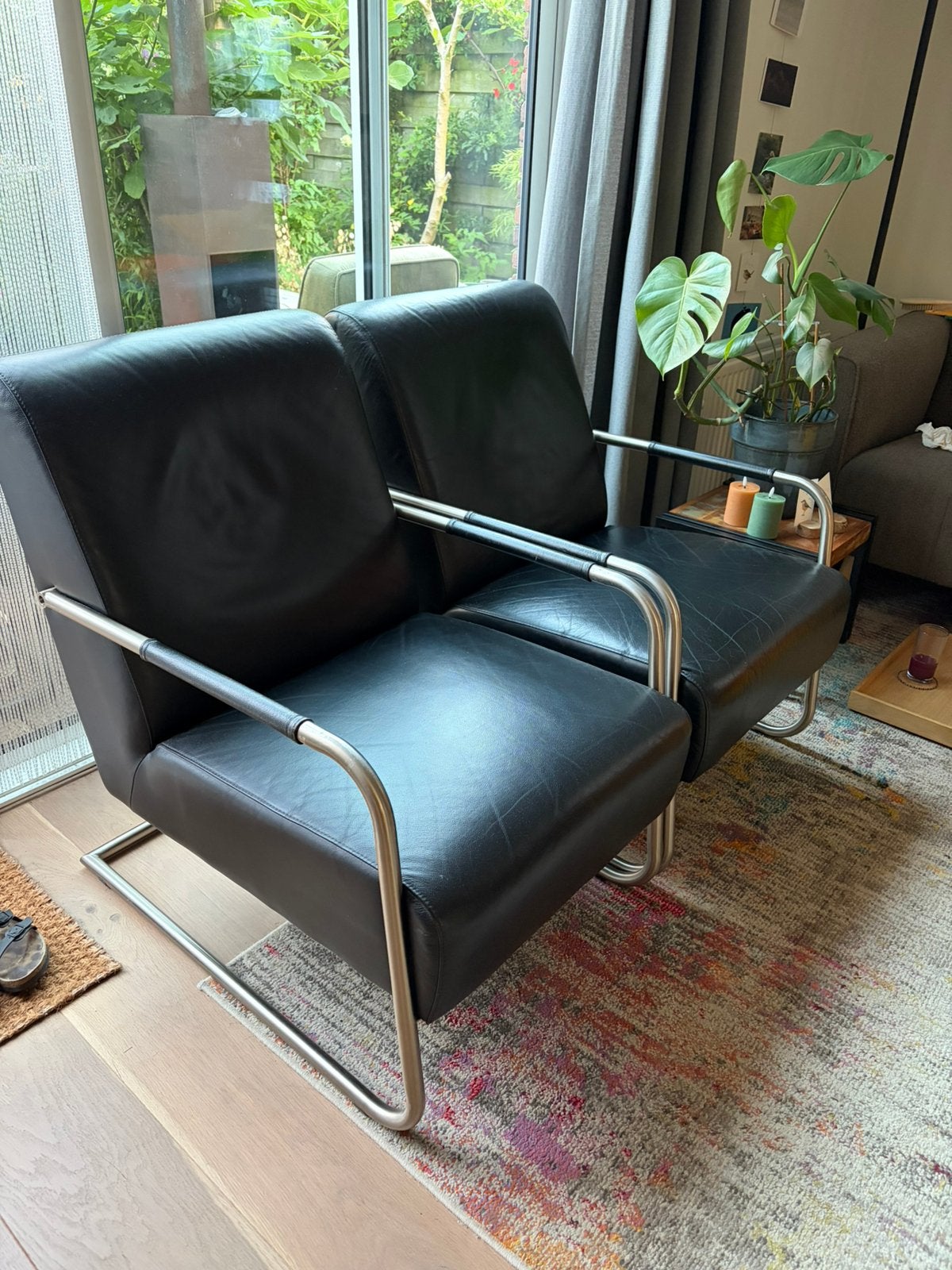 Design zwart lederen fauteuils 2x, Huis en Inrichting, Fauteuils, Ophalen, Zo goed als nieuw, 75 tot 100 cm, 50 tot 75 cm