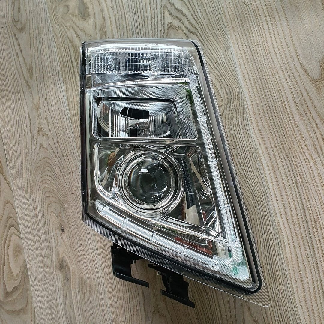 VOLVO FH13 KOPLAMP RECHTS 82304585, Auto-onderdelen, Vrachtwagen-onderdelen, -, Verlichting, -, Nieuw