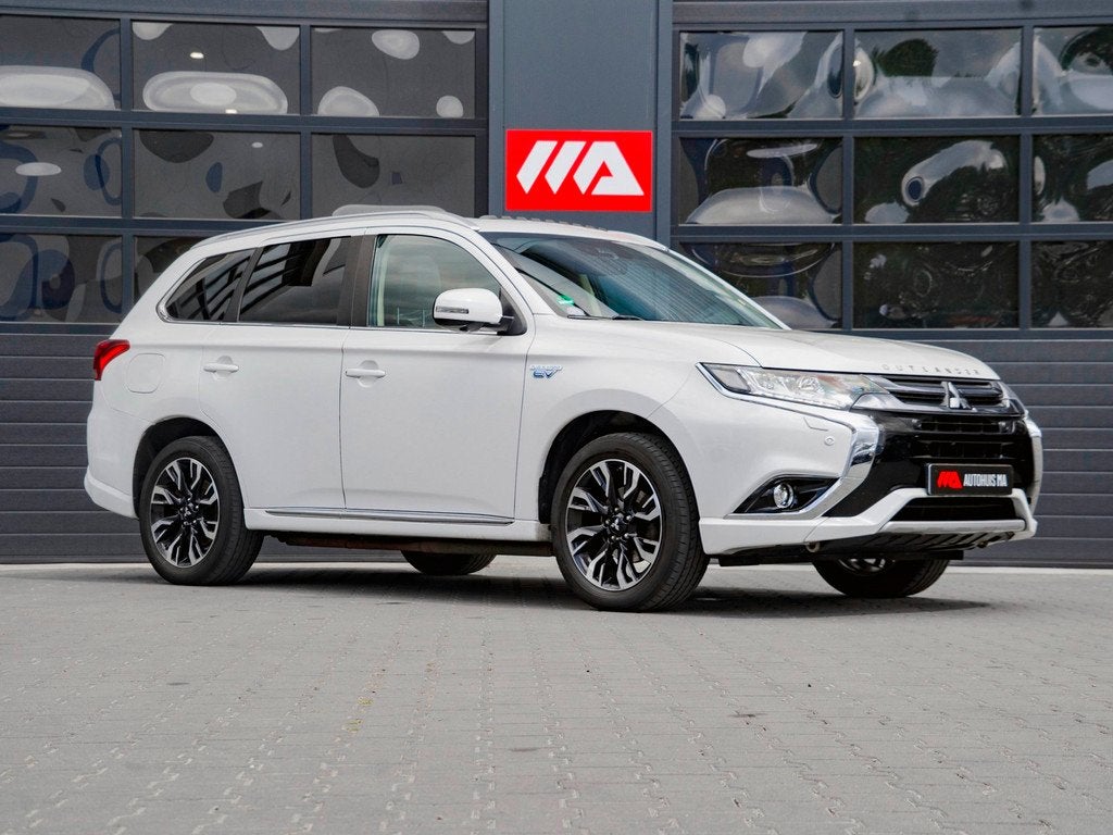 Mitsubishi Outlander 2.0 PHEV Premium | TREKHAAK | PANO | LE, Auto's, Mitsubishi, 1998 cc, 4 cilinders, Wit, Bedrijf
