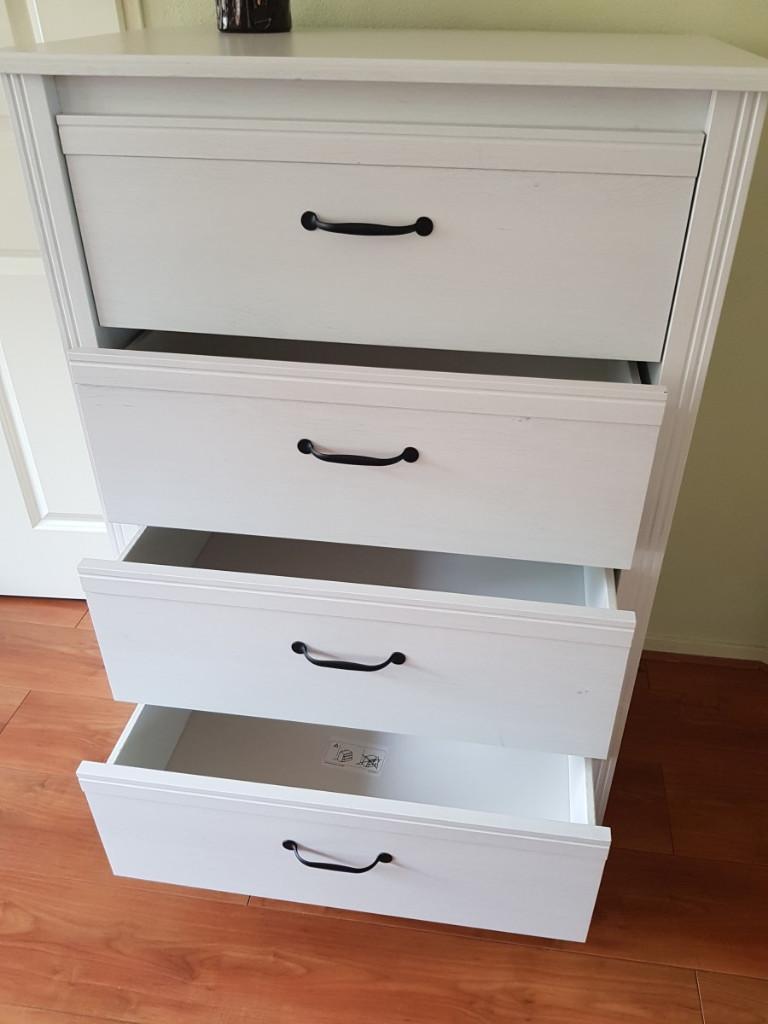 Ikea Brusali ladekast - Moet snel weg, Huis en Inrichting, Kasten | Ladekasten, Ophalen, 50 tot 100 cm, Zo goed als nieuw, 3 of 4 laden
