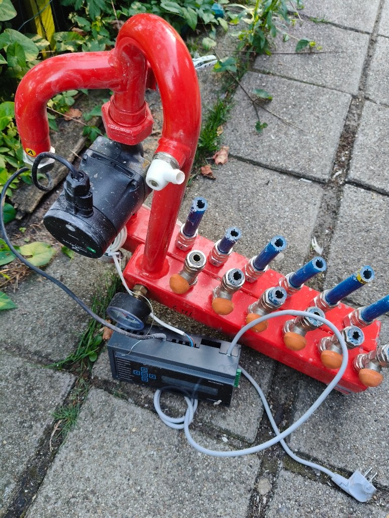 WTH Vloerverwarming verdeler  met pomp en regelaar, Doe-het-zelf en Verbouw, Verwarming en Radiatoren, Ophalen, Gebruikt, Minder dan 30 cm