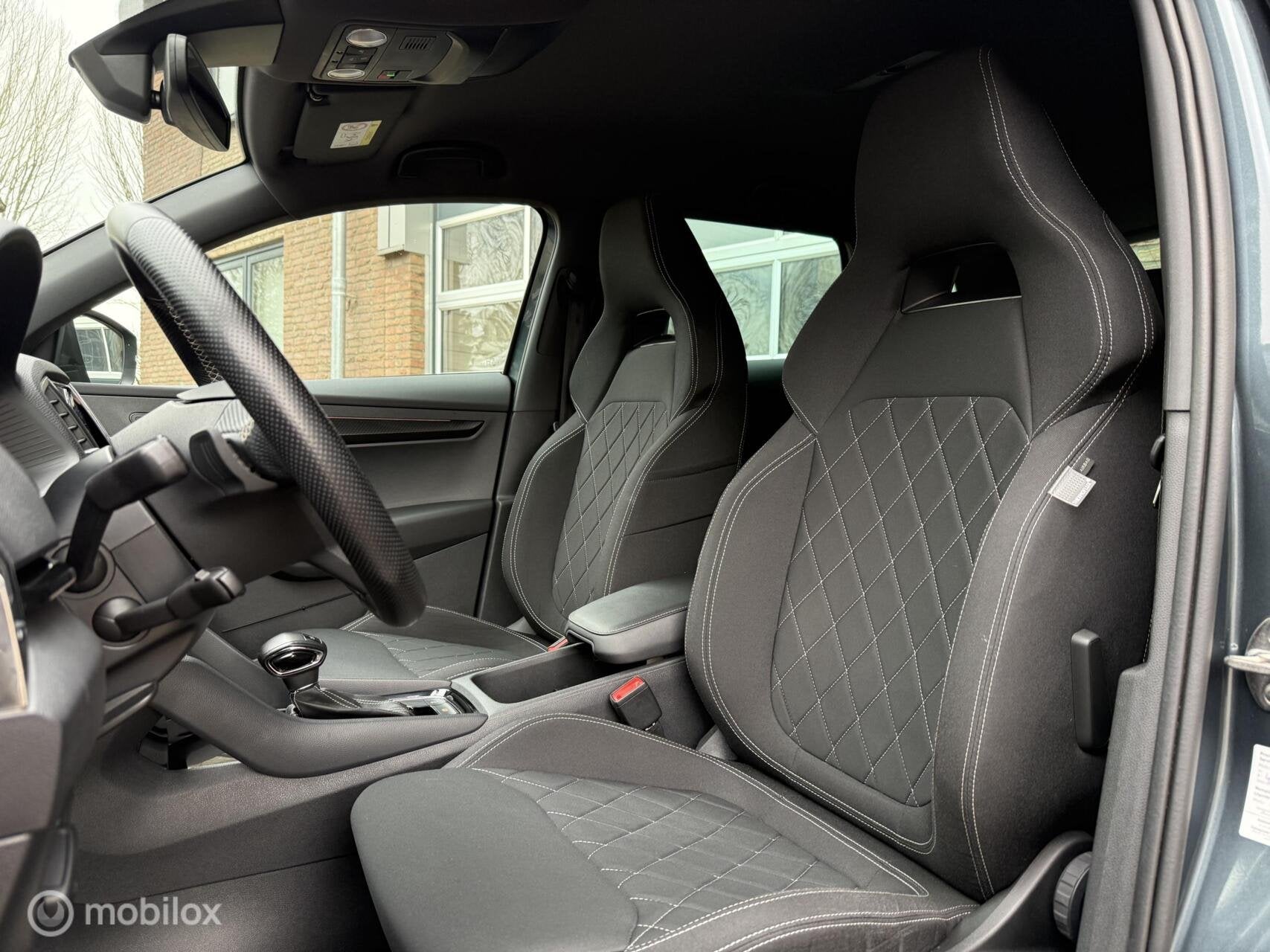 Skoda Karoq 1.5 TSI ACT Sportline Virtual Bucket Seats Navi, 1498 cc, 4 cilinders, Leder en Stof, Karoq