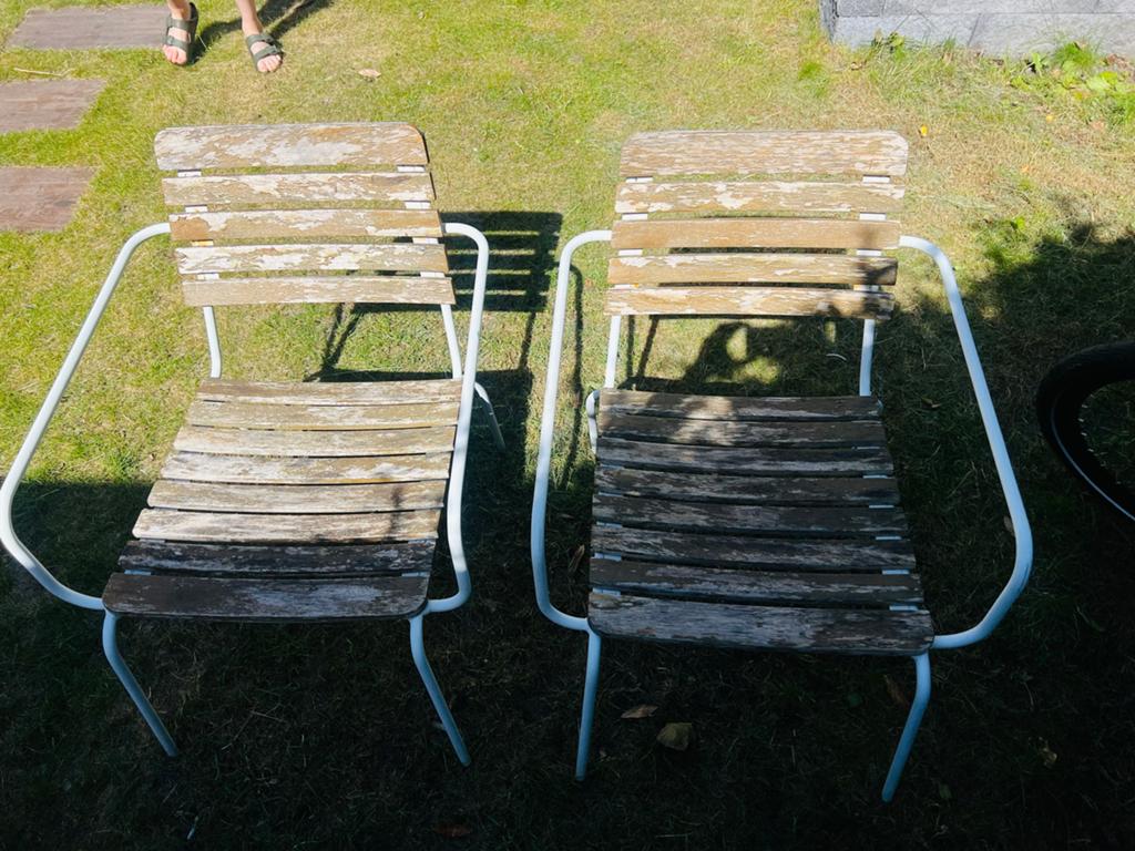 2 Tuinstoelen met houten latten en metalen frame, Ophalen, Gebruikt, Hout