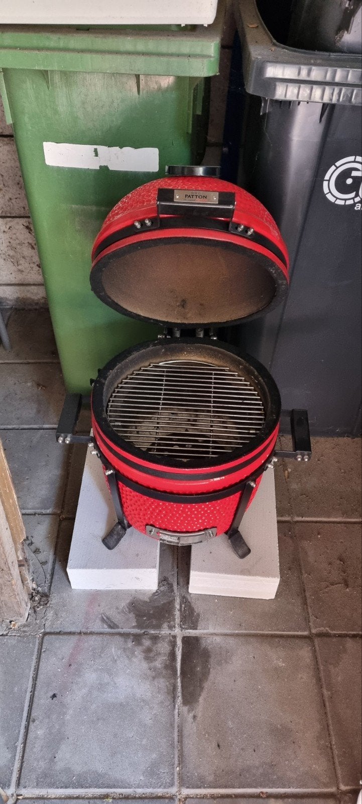 zeer mooie rode kamado barbecue, Ophalen, Zo goed als nieuw
