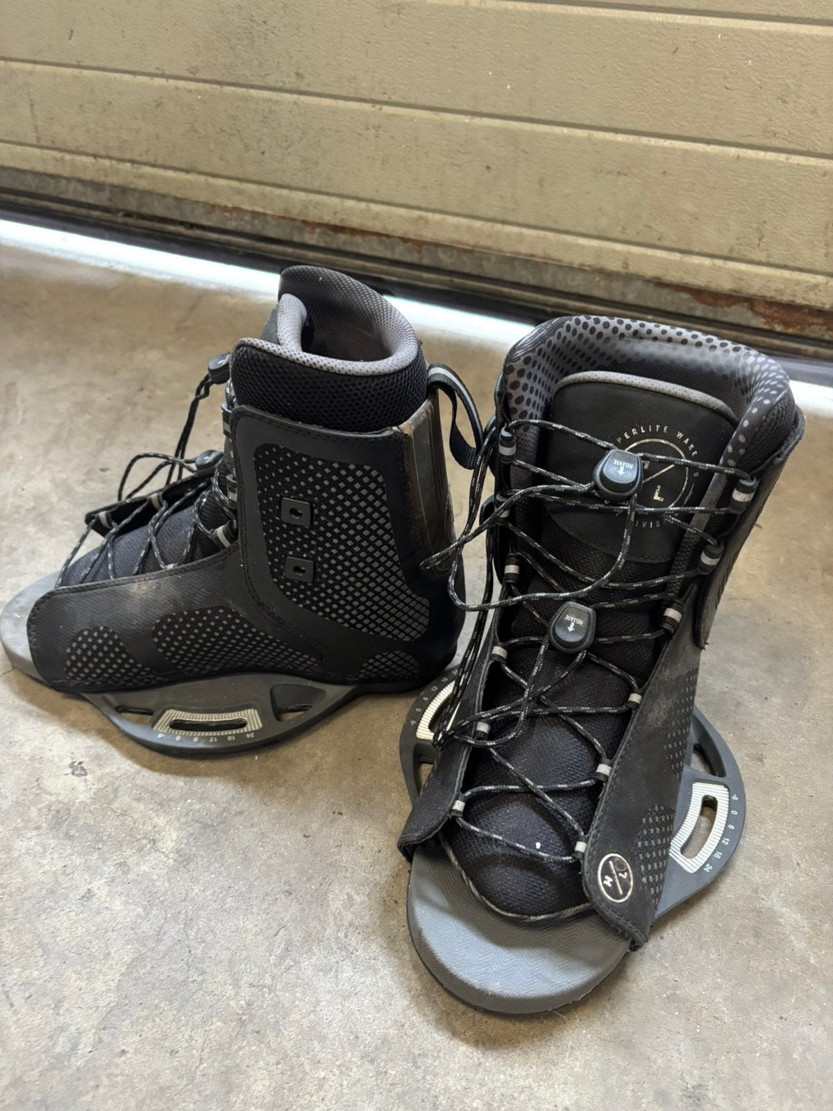 Wakeboard schoenen maat 36 - 41,5, Ophalen, Zo goed als nieuw, Schoenen