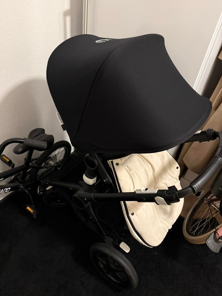 Bugaboo fox, Kinderen en Baby's, Kinderwagens en Combinaties, Zo goed als nieuw, Combiwagen, Bugaboo, Met reiswieg, Verstelbare duwstang
