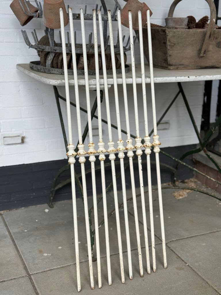 Oude ijzeren trapspijlen, 10 stuks, Antiek en Kunst, Antiek | Overige Antiek, Ophalen