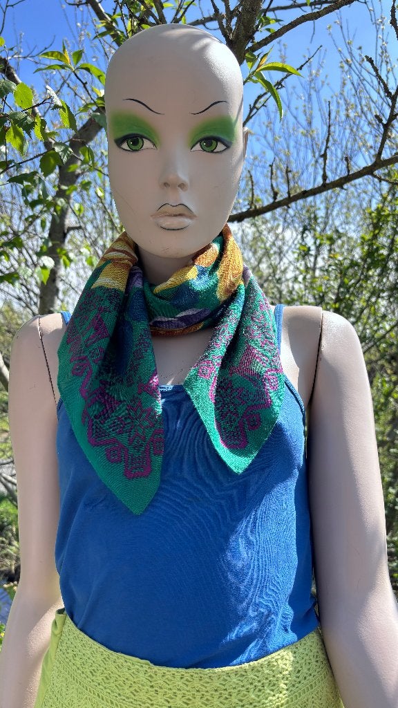 (20) Sjaal - vintage - groen met bloemen - 78 cm bij 79 cm, Kleding | Dames, Mutsen, Sjaals en Handschoenen, Ophalen of Verzenden