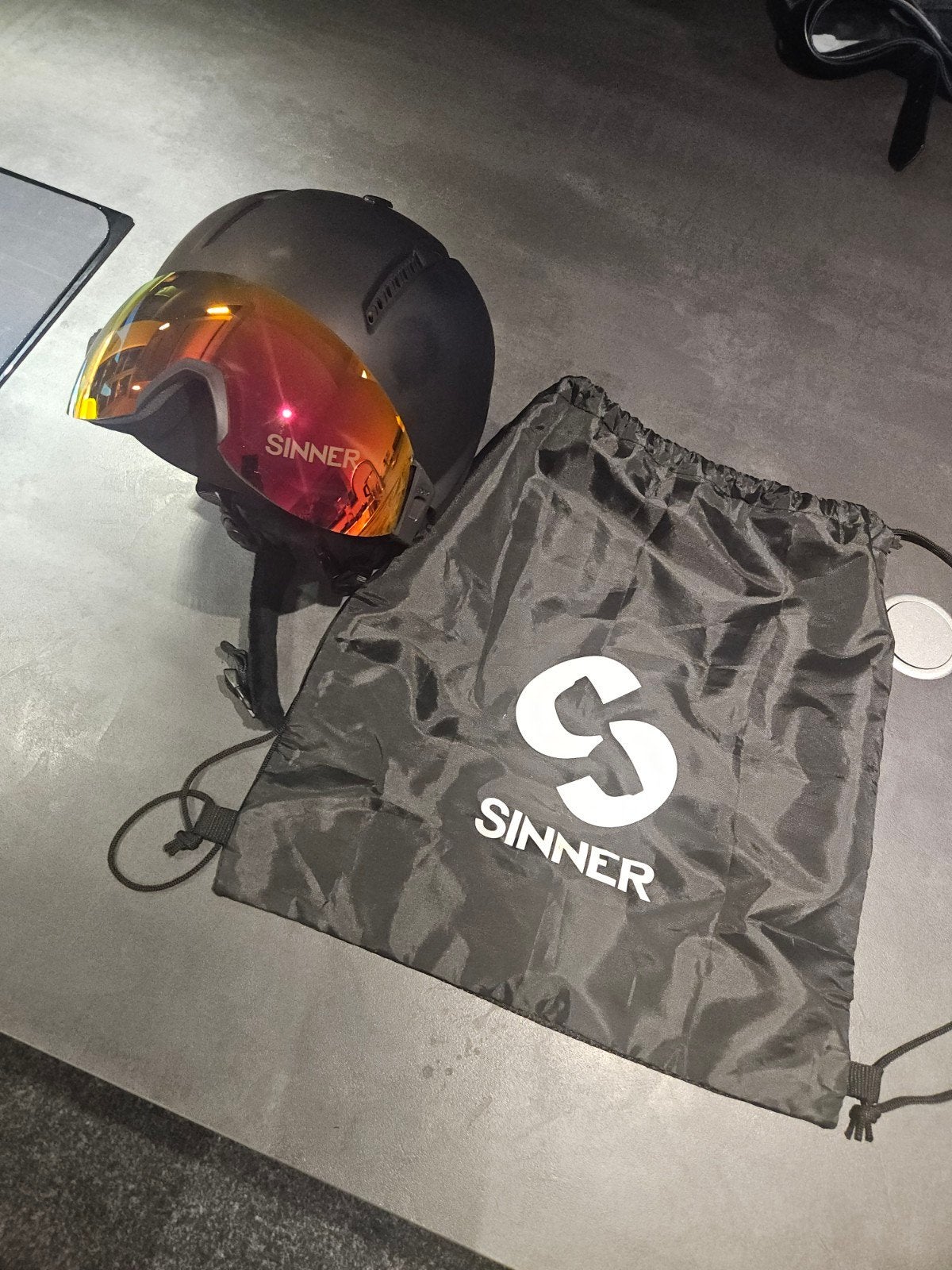 Sinner Skihelm met vizier - Zo goed als nieuw, Overige typen, Zo goed als nieuw, Skiën, Ophalen