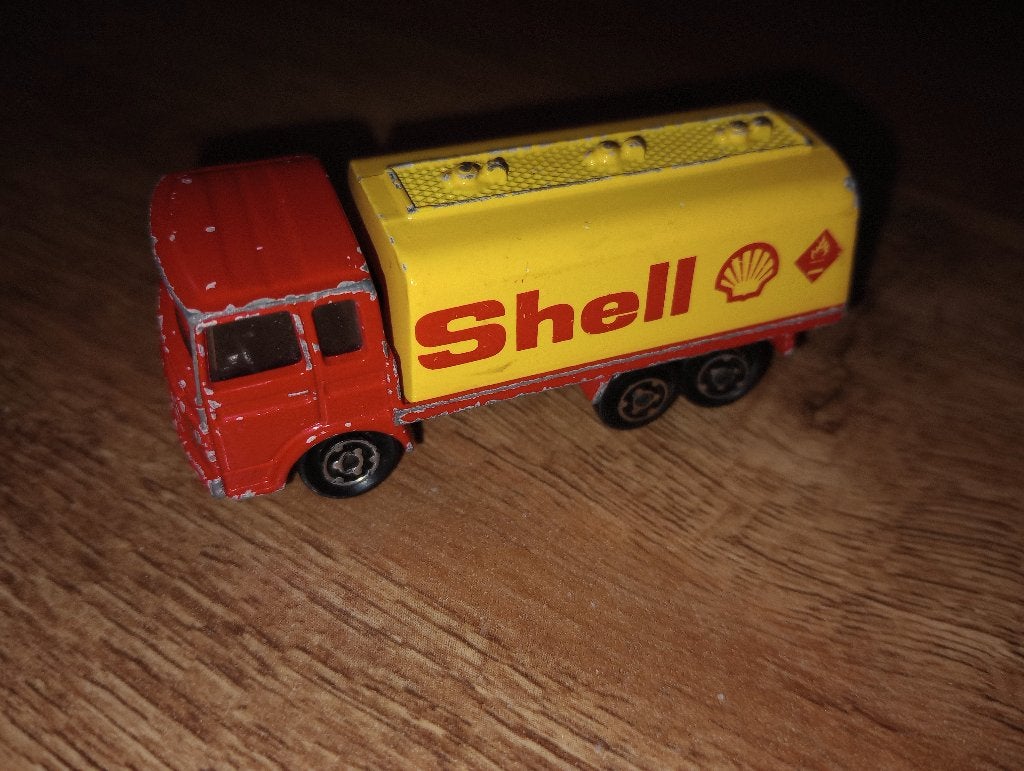 Majorette Saviem Shell Tankwagen 1/100, Ophalen of Verzenden, Gebruikt, Bus of Vrachtwagen
