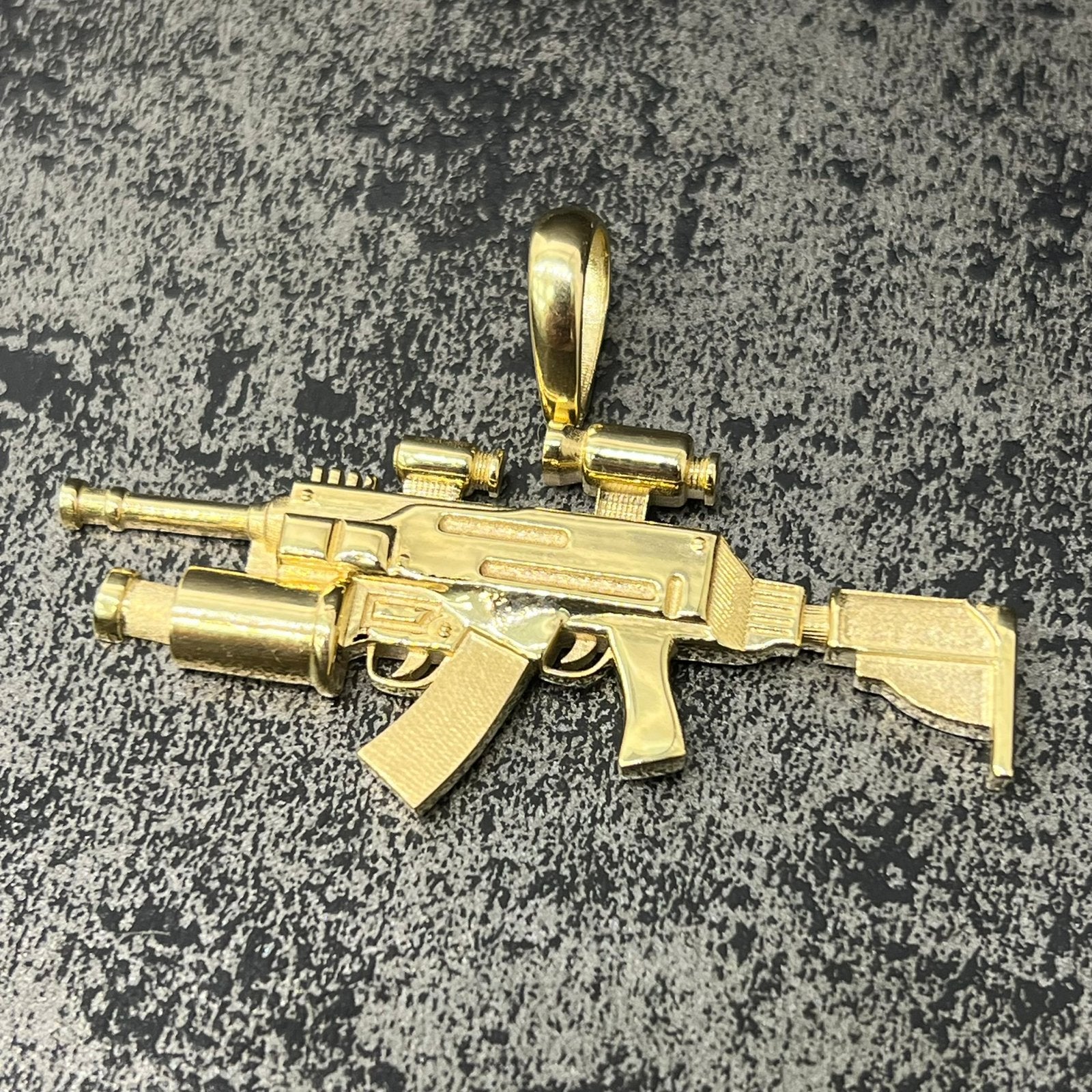 14 karaat gouden hanger pistool geweer kettinghanger, Ophalen of Verzenden, Zo goed als nieuw, Goud, Kruis of Symbool