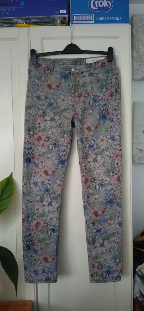 Leuke grijze vrolijke jeans pantalon bloemetjes Esmara 40/42, Kleding | Dames, Maat 42/44 (L), Lang, Gedragen, Esmara
