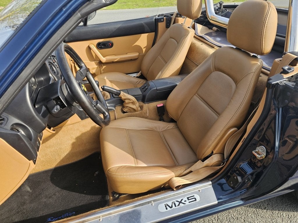 Mazda MX-5 1.6i | Hardtop | Nieuw interieur | (bj 1997), Auto's, Achterwielaandrijving, Beige, Cabriolet, Leder