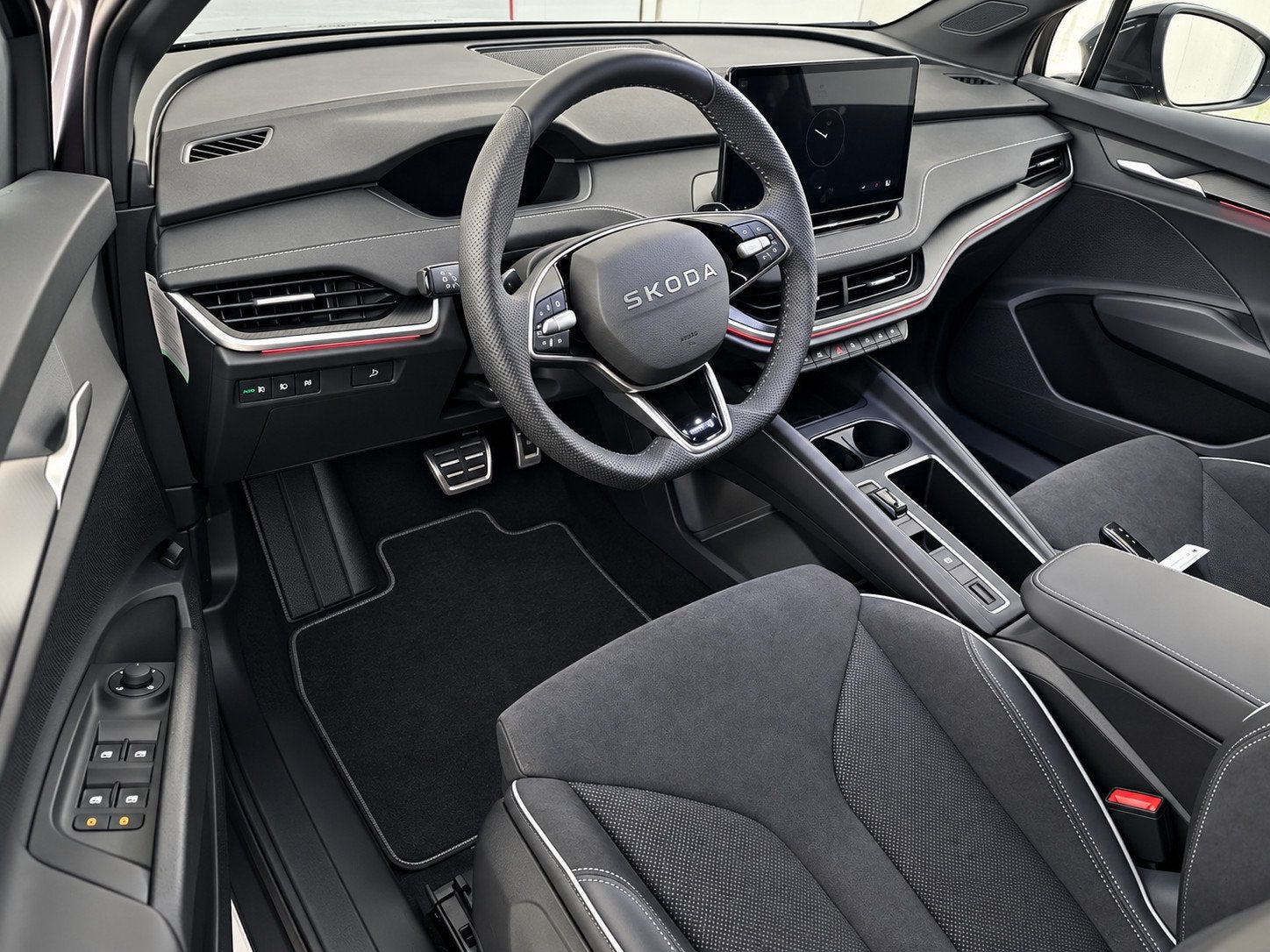 Skoda Elroq 85 Sportline Soh 100% Carplay ACC Trekhaak, Auto's, Automaat, Achterwielaandrijving, Gebruikt, 568 km