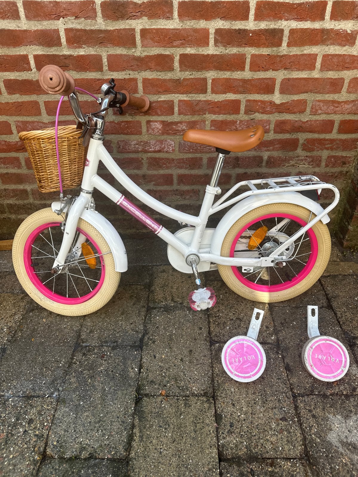 Kinderfiets excellent 14 inch met zijwieltjes en mandje, Terugtraprem, Zijwieltjes, Gebruikt, Ophalen of Verzenden