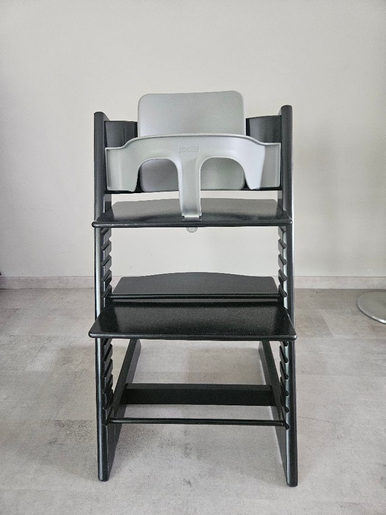 Prachtige zwarte Tripp Trapp kinderstoel met Babyset, Ophalen, Nieuw, Meegroeistoel, Stoelverkleiner