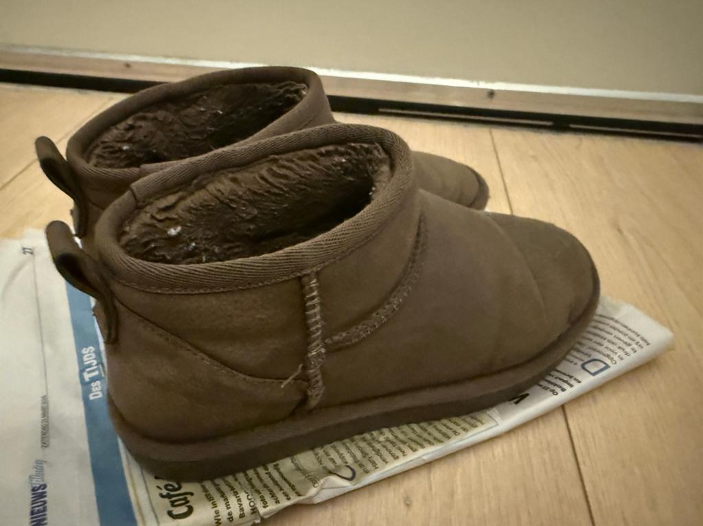 Diverse schoenen: Uggs, laarzen, sneakers (maat 37, 35, 36), Ophalen, Gedragen, Bruin, Lage of Enkellaarzen