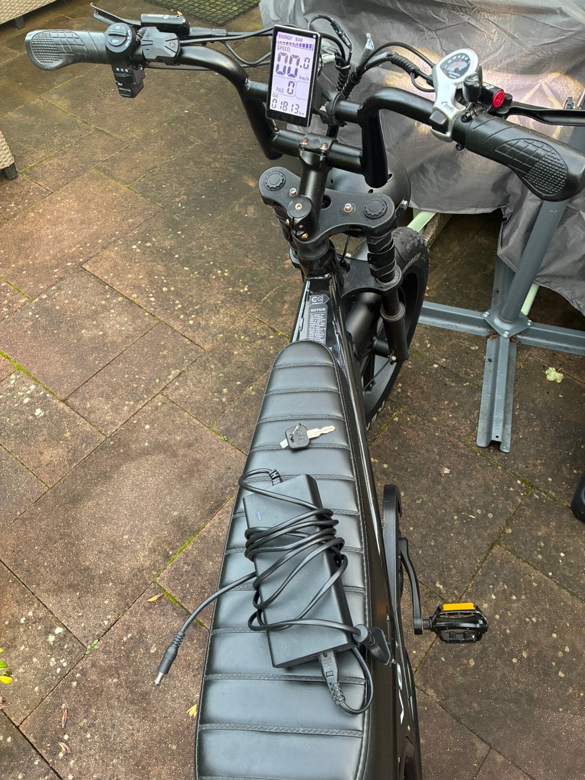Foto 13 van Gebruikte OUXI  V8 3.0 Fatbike - Zwart - Hydraulische Remmen