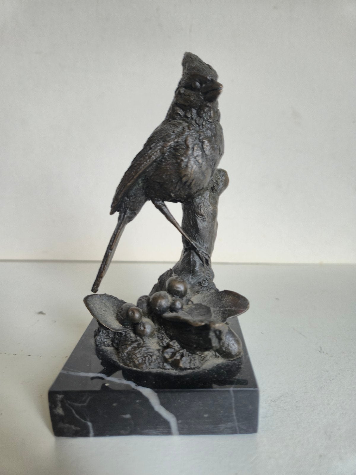 Bronzen vogelbeeldje op marmeren sokkel - J.B. Deposee, Minder dan 20 cm, Ophalen of Verzenden, Brons, Bruin