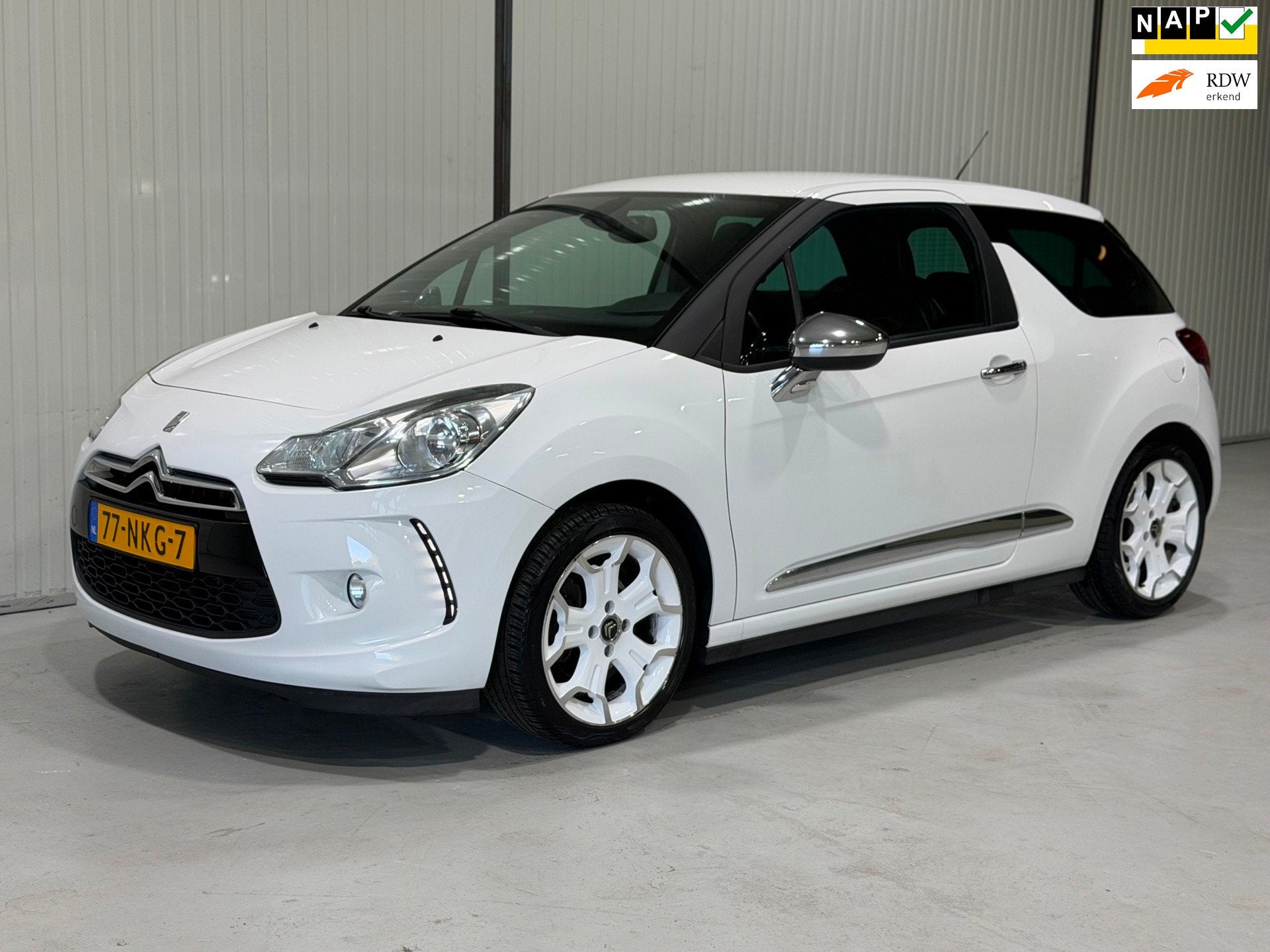 Citroen DS3 1.6 So Chic NAVI - CLIMA - TREKHAAK - NETTE STAA, Voorwielaandrijving, Euro 5, 4 cilinders, Wit