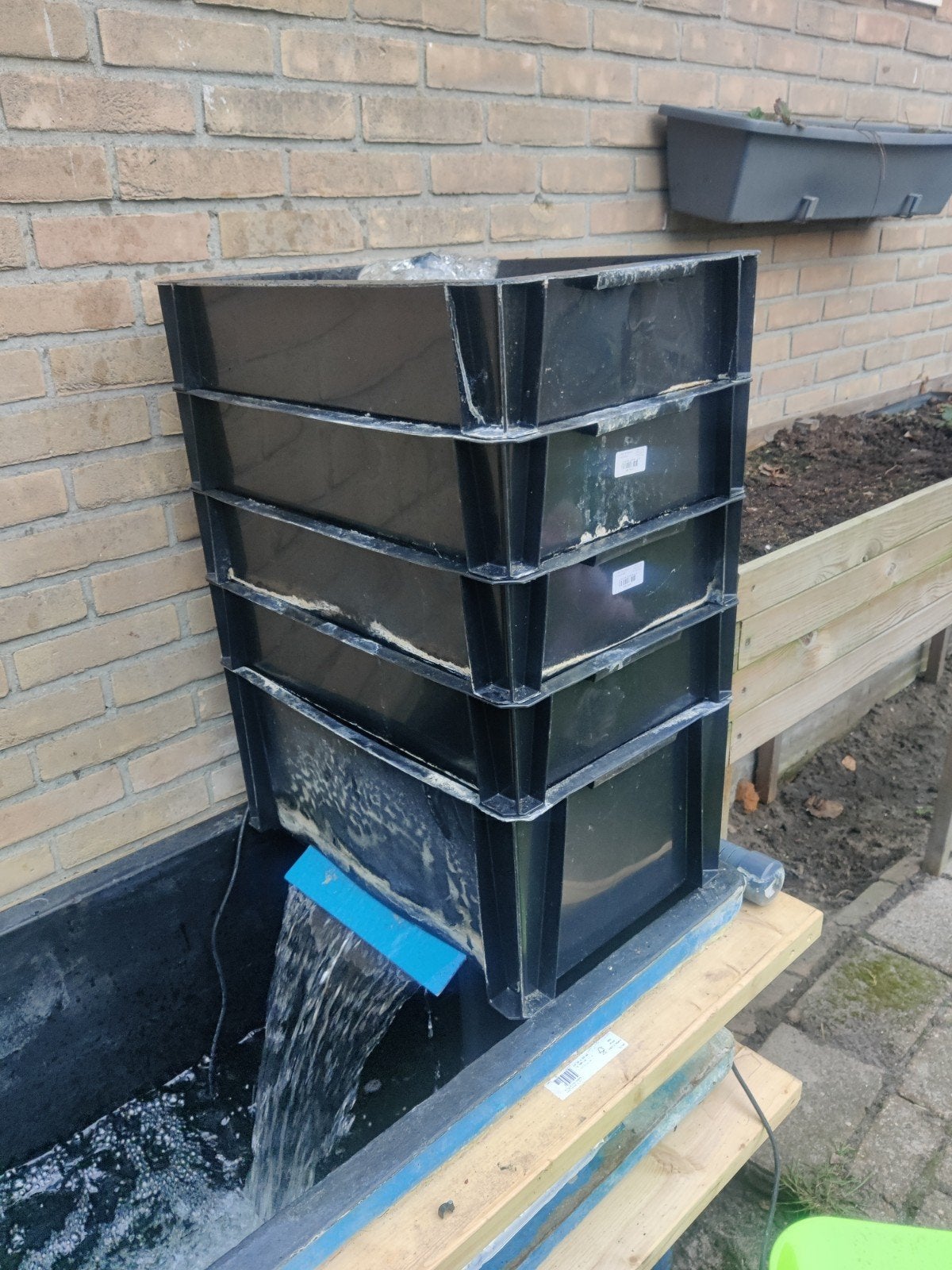 Trickle filter, Ophalen, Vijverfilter