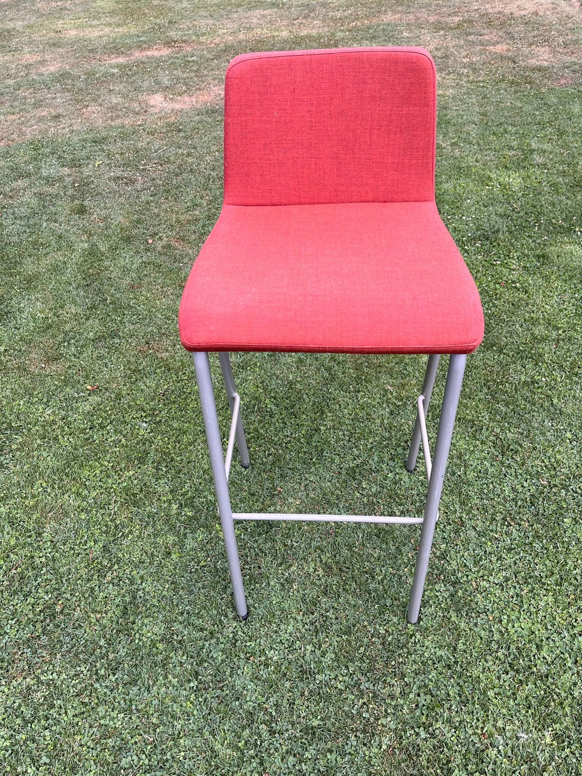 Steelcase Ligne barkruk (4st) Stof coral met grijs onderstel, Ophalen, Gebruikt, Met voetsteun, Metaal
