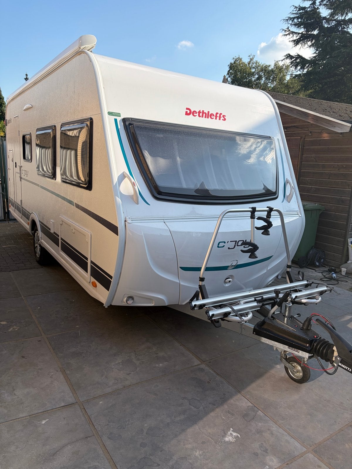 Dethleffs C'Joy 480 QLK - Complete inboedel en voortent, Schokbreker, Stapelbed, Treinzit, Particulier
