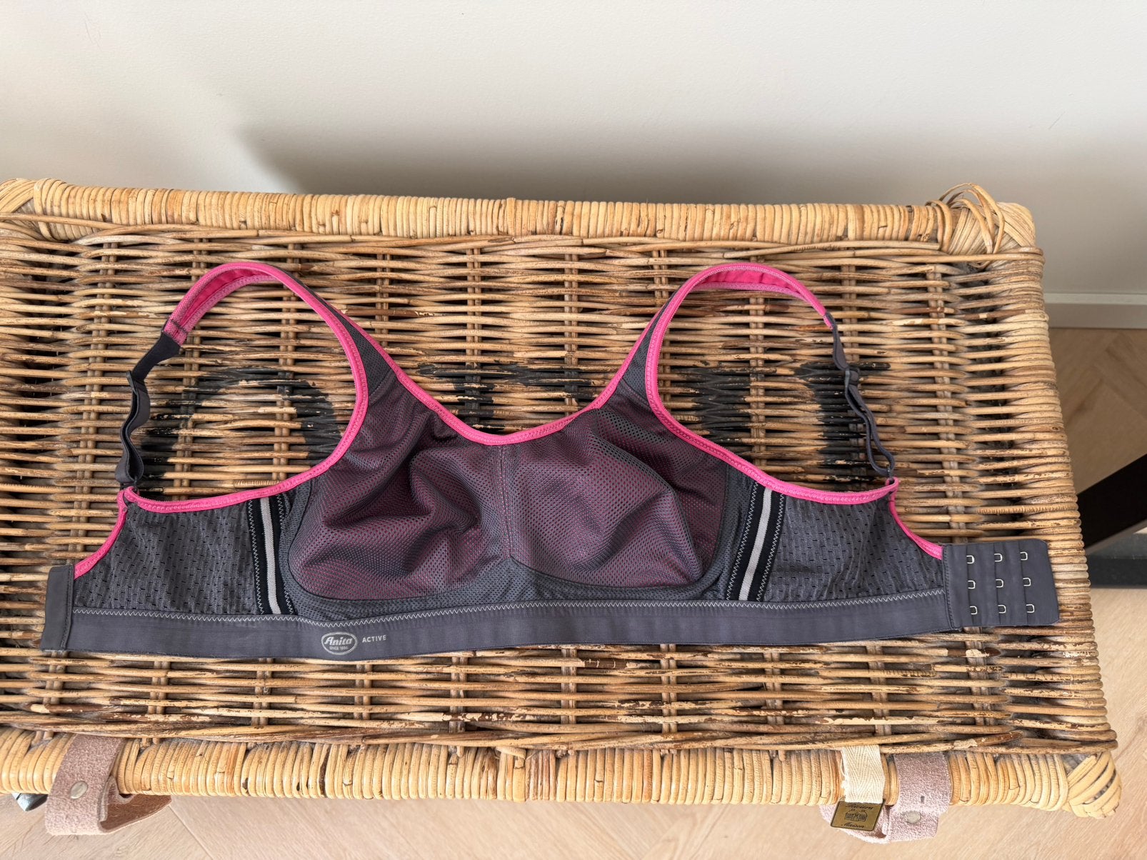 Roze / grijs sportbh Anita Active air control maat 65C, Ophalen of Verzenden, Roze, BH
