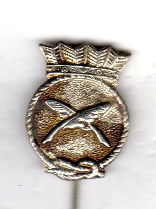 Speldje KONINKLIJKE MARINE SCHRIJVER  ZILVERKLEURIG (A9), Ophalen of Verzenden, Gebruikt, Overige onderwerpen