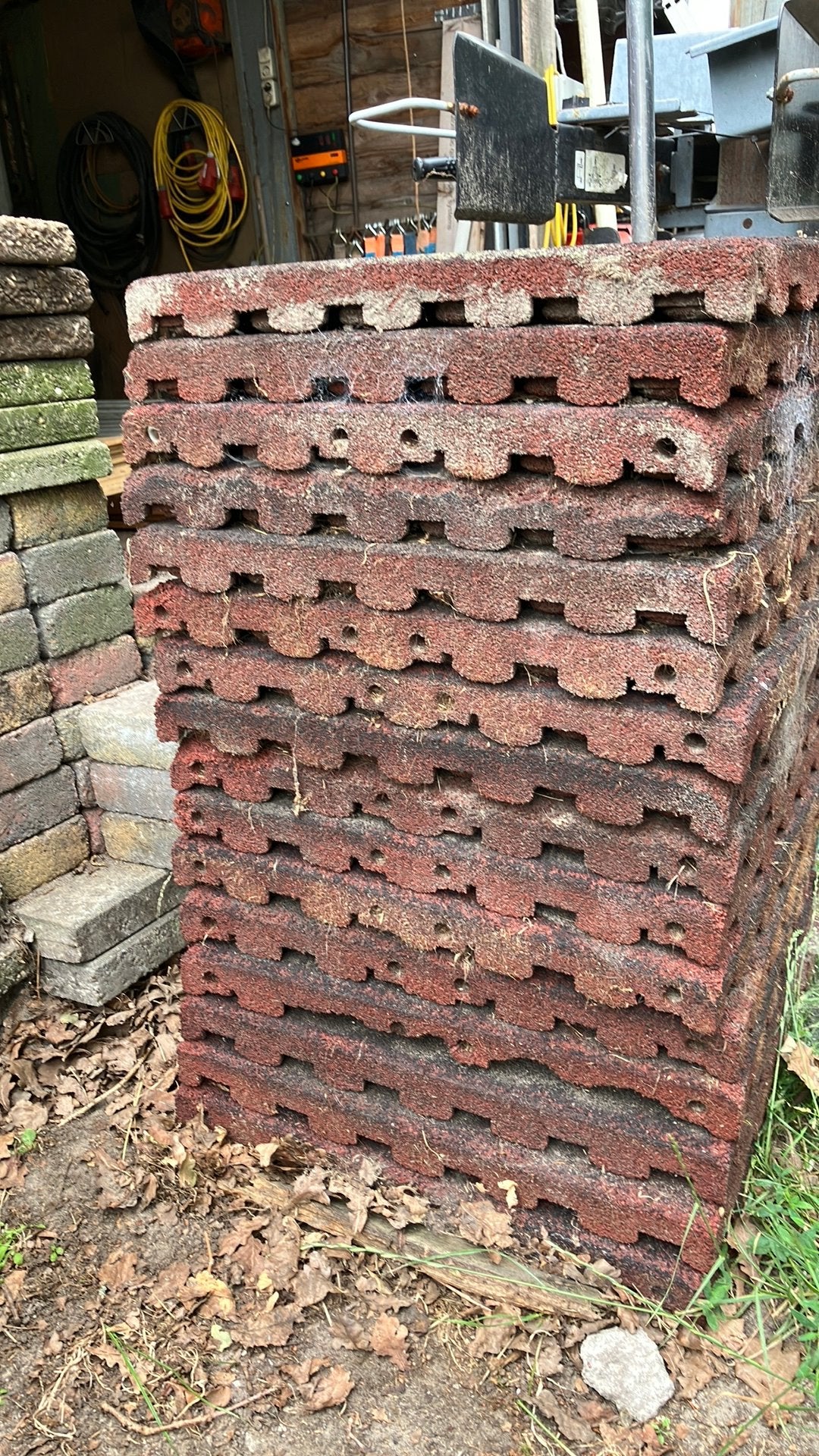 16 rubberen staltegels, Toebehoren