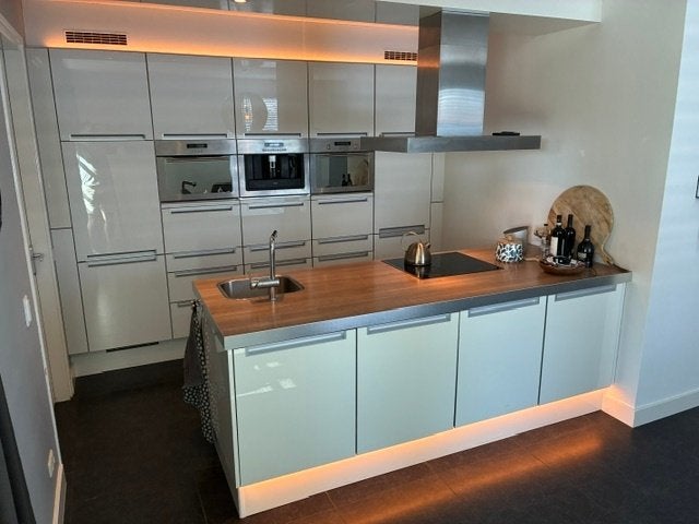 Luxe hoogglans keuken met kookeiland, en inbouwapparatuur |, Huis en Inrichting, Ophalen, Gebruikt, Wit, Kunststof