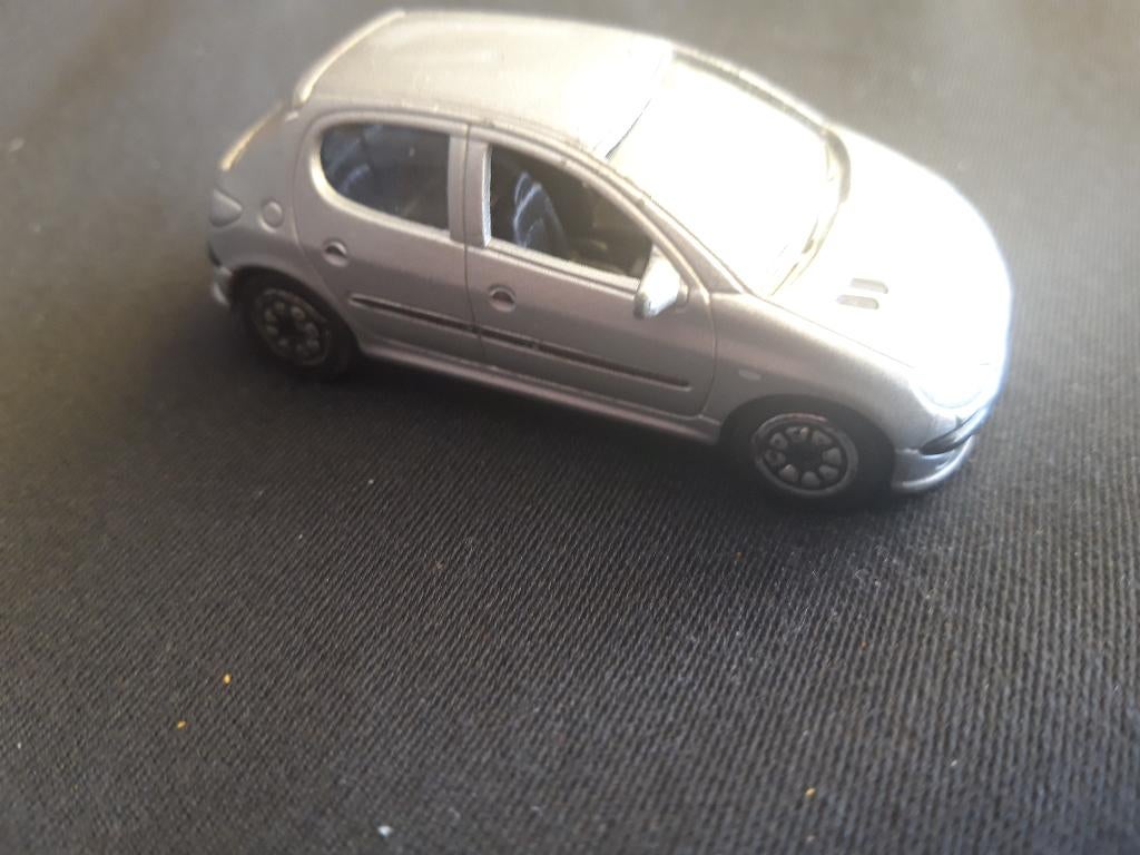 Peugeot 206 5-drs hatchback zilvergrijs, Hobby en Vrije tijd, Ophalen of Verzenden, Zo goed als nieuw, Auto