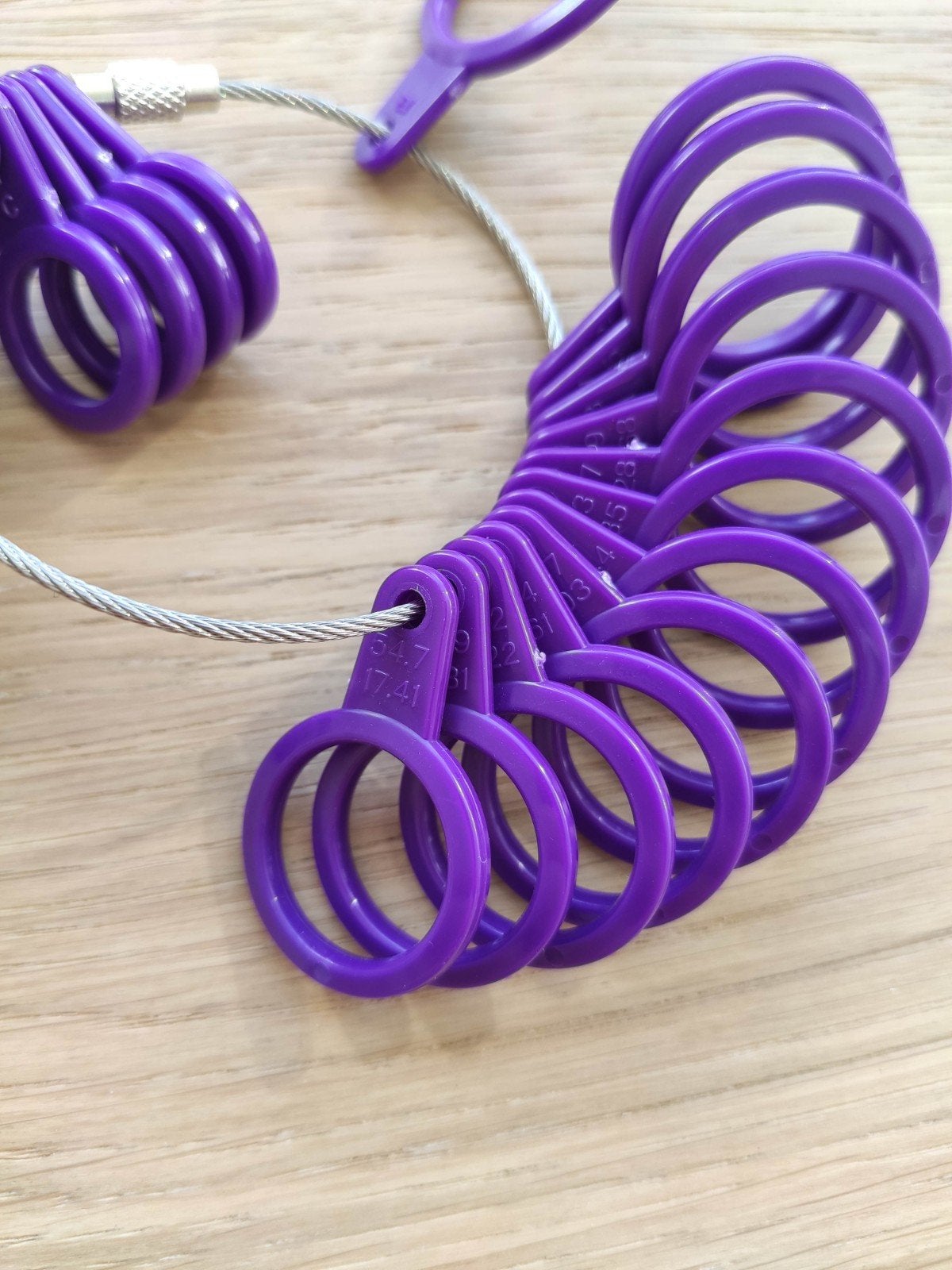 Ringmeter: meet je vingerdikte nauwkeurig op (nieuw), Sieraden, Tassen en Uiterlijk, Ringen, Kunststof, Paars, Nieuw, Ophalen of Verzenden