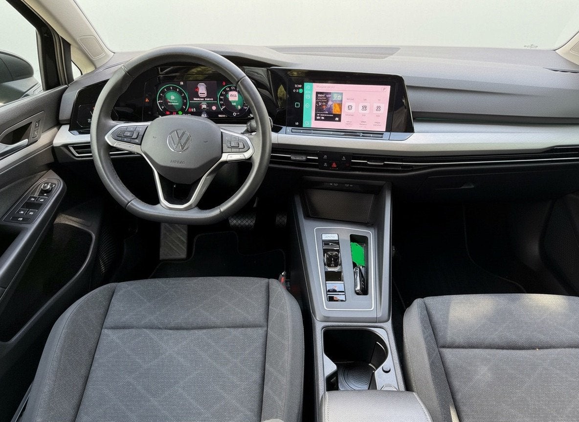 Volkswagen Golf 1.0 eTSI AUTOMAAT Life, achteruitrijcamera,, Auto's, Gebruikt, Euro 6, Origineel Nederlands, Bedrijf