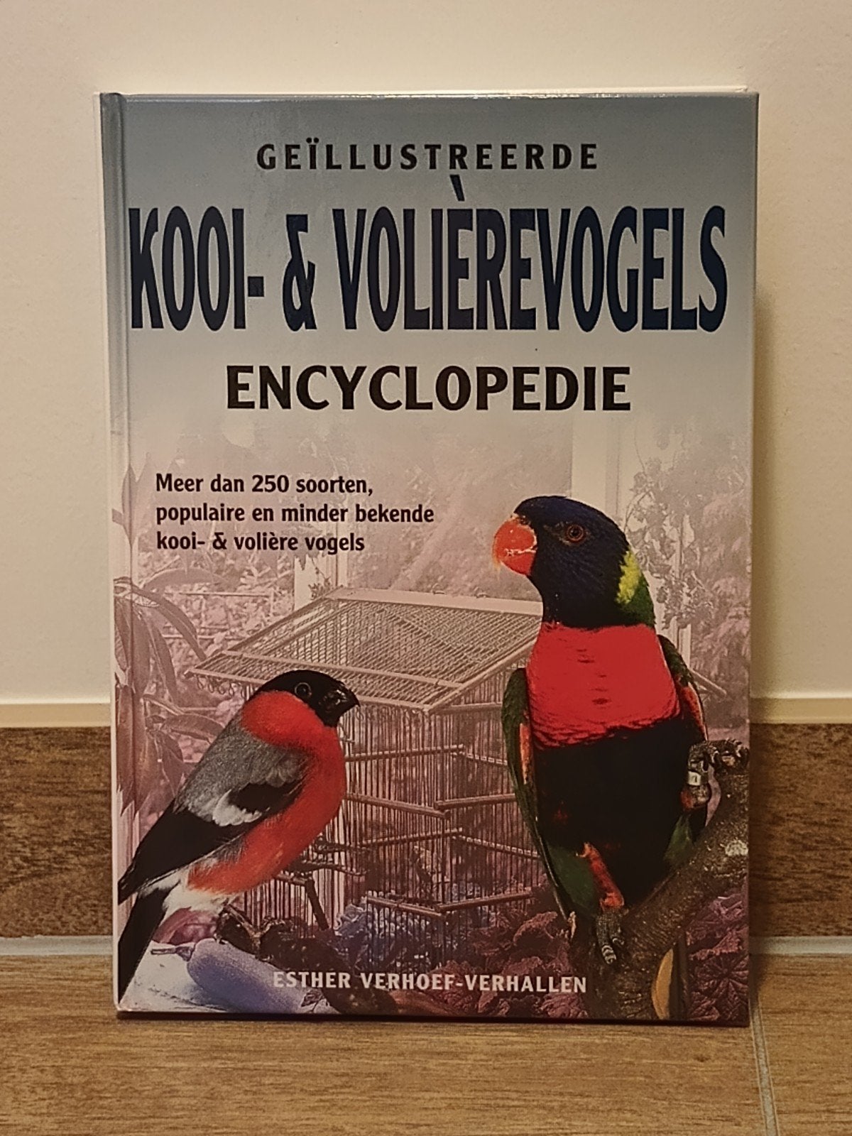 Kooi en volièrevogels encyclopedie, Boeken, Ophalen of Verzenden, Zo goed als nieuw, Dieren, Esther Verhoef-Verhallen