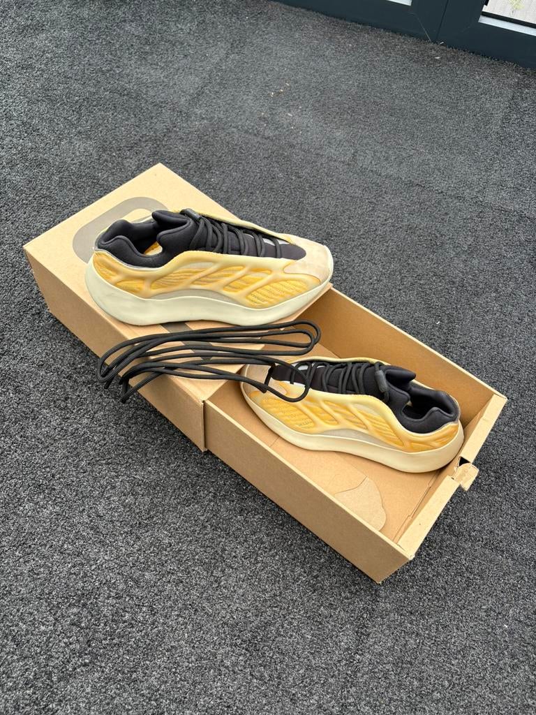 Yeezy 700, Kleding | Heren, Schoenen, Overige kleuren, Ophalen of Verzenden, Sneakers of Gympen, Zo goed als nieuw