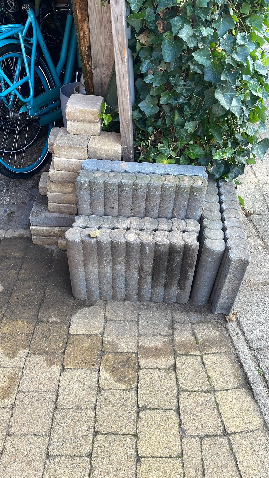 Gratis gebruikte betonbanden en klinkers, Ophalen, Gebruikt, Klinkers, 5 tot 10 m²