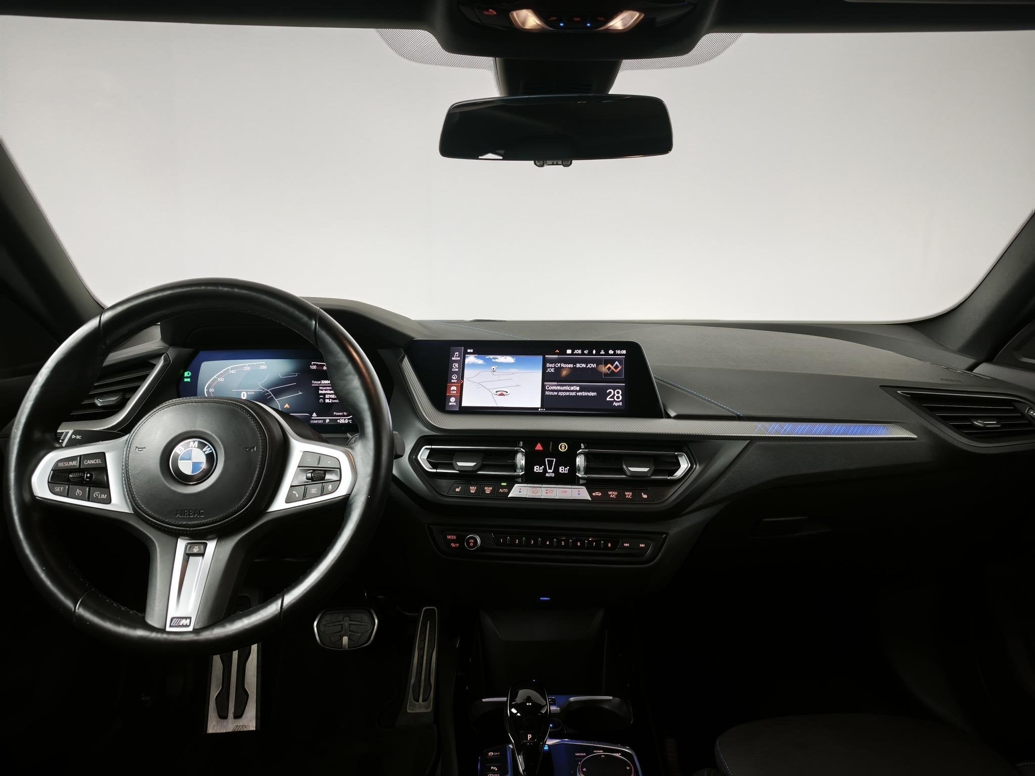 BMW 2-serie 218i Introduction Edition | M-Sport | Panoramada, Auto's, Dealer onderhouden, 136 pk, Gebruikt, 1350 kg