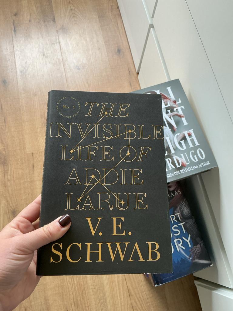 The Invisible Life of Addie LaRue - V.E. Schwab, Boeken, Ophalen of Verzenden, Zo goed als nieuw