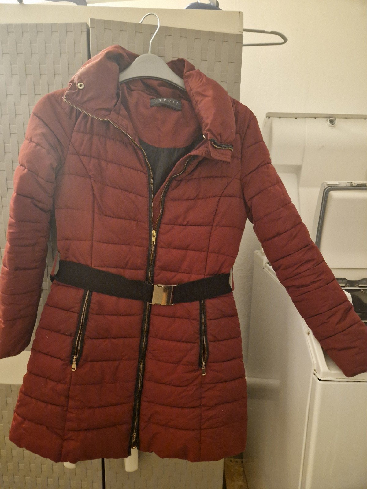 Bordeauxrode winterjas Esprit met riem en bontkraagje, Kleding | Dames, Esprit, Ophalen of Verzenden, Maat 34 (XS) of kleiner